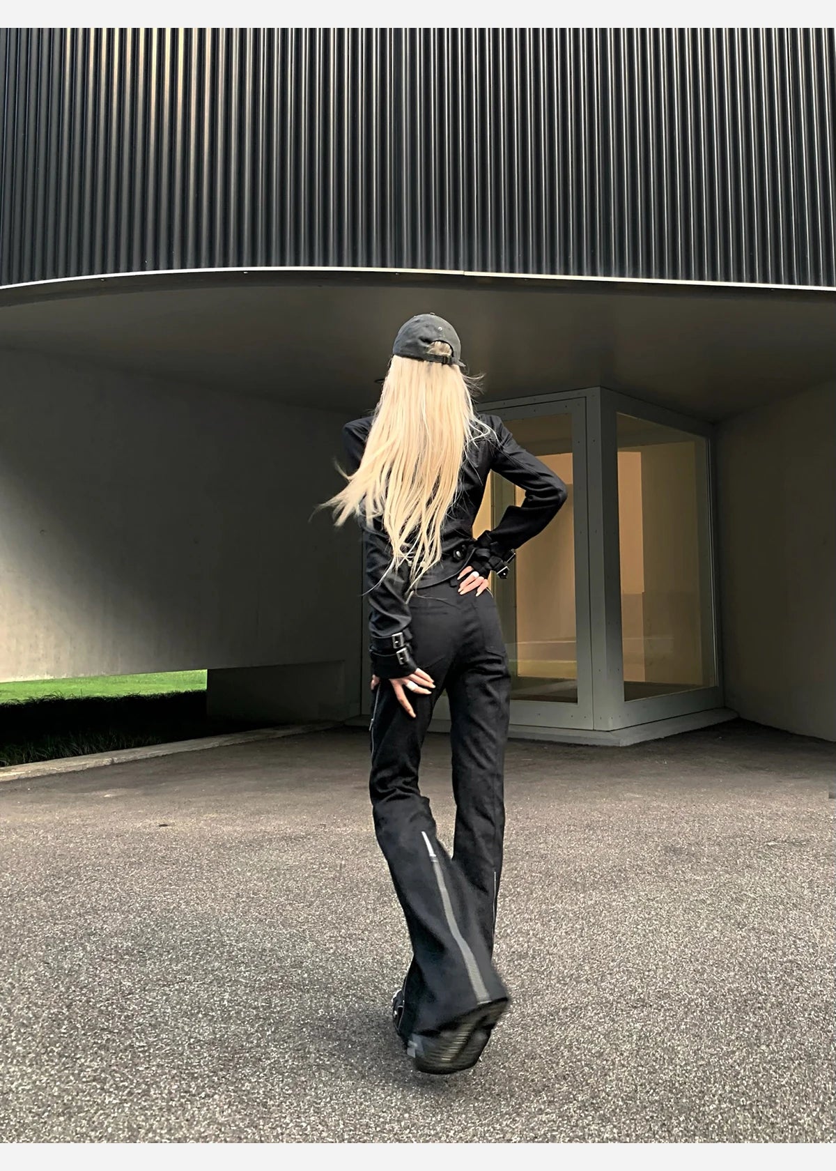 Lautaro Spring Autumn Cool Handsome Short Black Fitted Pu Leather Jacket Women Long Sleeve Zip Up Luxury Designer Clothing 2025