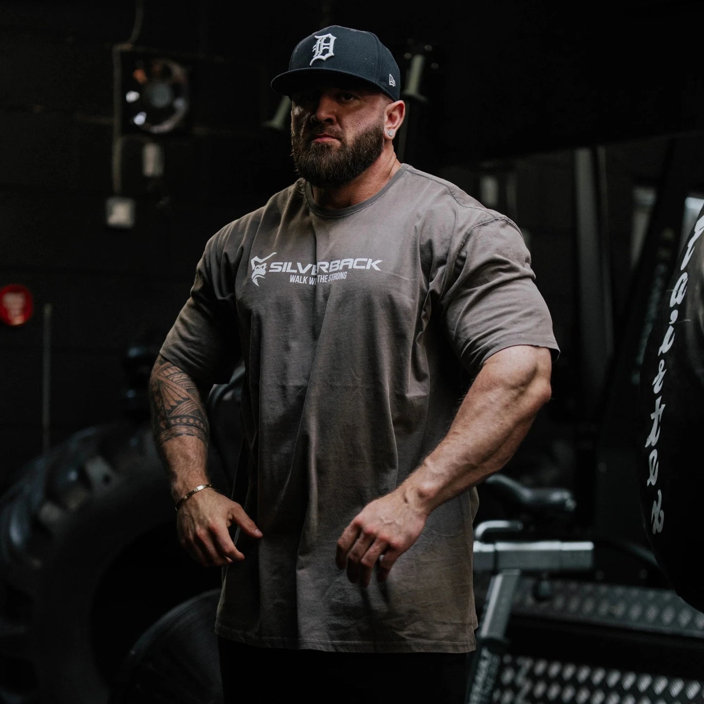 SILVERBACK Sports Men Loose T-shirt Cotton Fashion Oversized Male Tee Shirts Gym Running Streetwear Fitness T-shirt men clothing