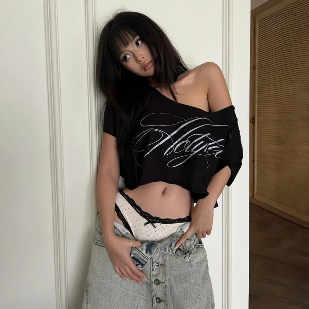 SylCue Letter Print T-Shirts Woman Summer Trend Skew Collar Off Shoulder Navel Exposed High Street Casual Fashion Style Tees