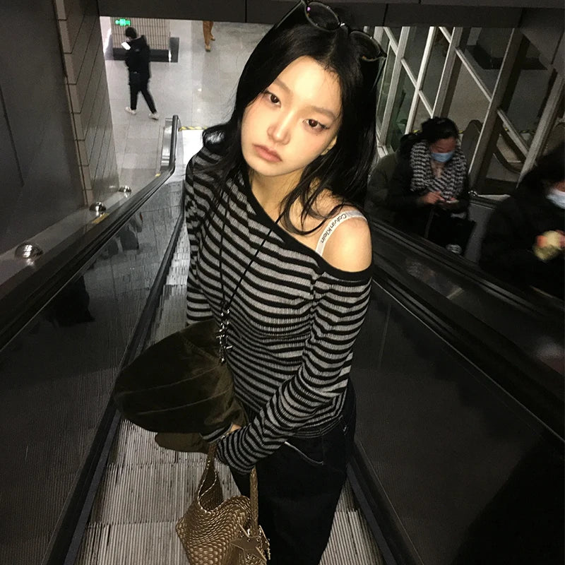 Genayooa Y2k T-shirt Women Long Sleeve Off Shoulder Striped Crop Tops Y2k Grunge 2000s Aesthetic Streetwear T Shirts