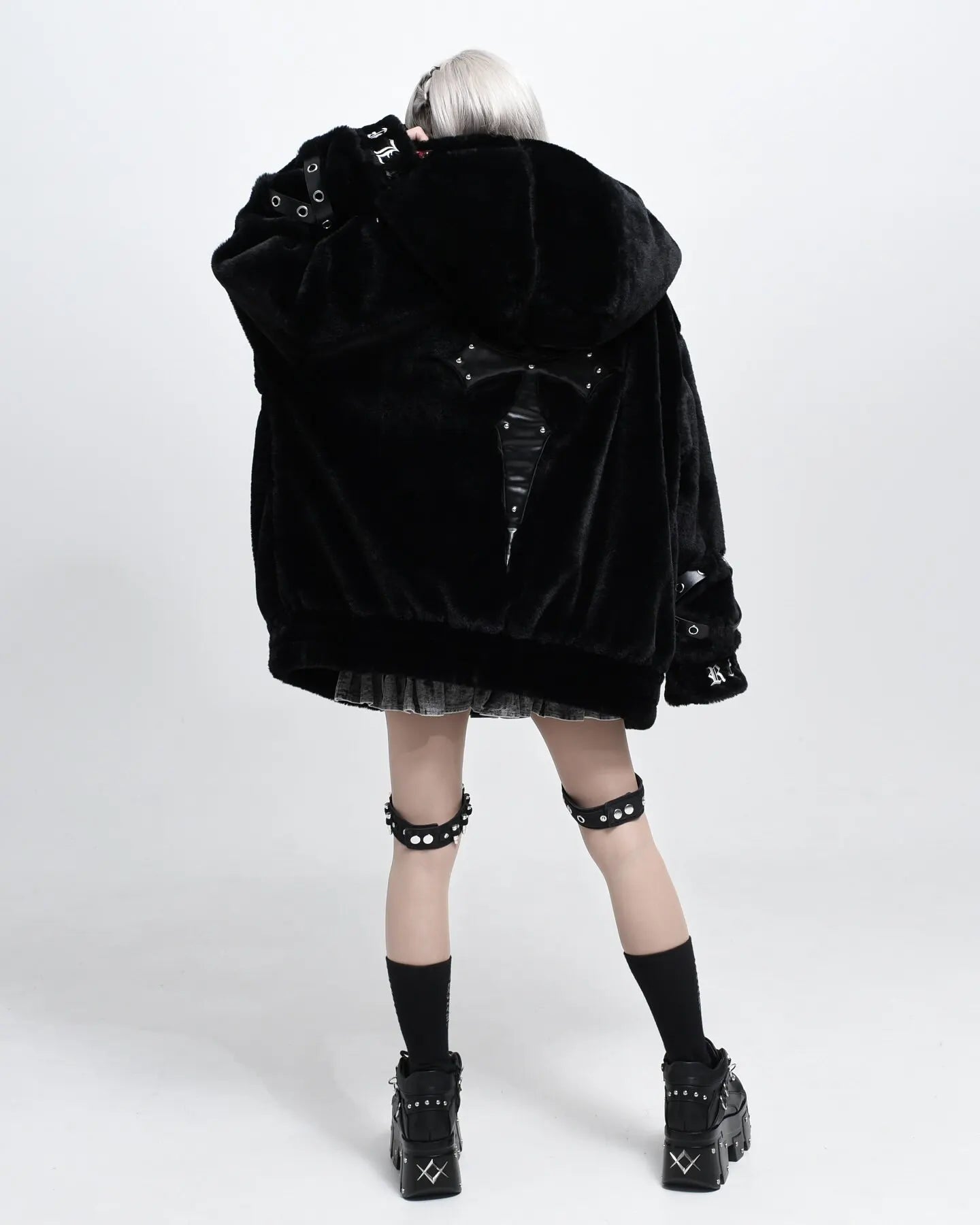 Lautaro Autumn Winter Thick Warm Faux Fur Coat Women with Hood Zipper Luxury Japanese Style Punk Harajuku Fluffy Jacket 2026