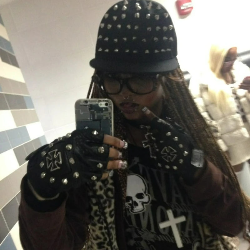 Rock Rivet Baseball Cap Women Men Punk Gothic Hip Hop Metal Stud Peaked Caps Subculture Girls Y2K Rock Metal Rivet Flat Hats