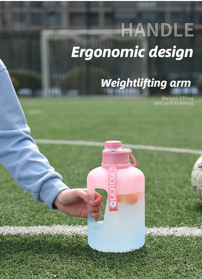 Apex Ritual – ストロー付きスポーツウォーターボトル2L – 目盛り付き大容量フィットネスボトル