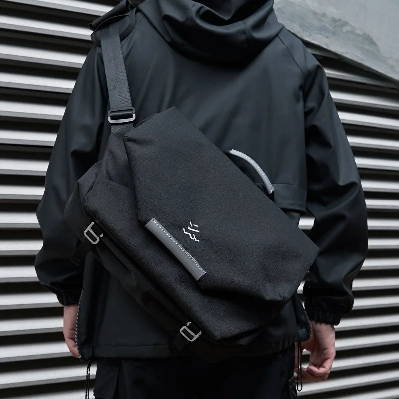 MOYYI Design Large Laptop Messenger Bag for Men Waterproof Travel Crossbody Shoulder Bag Reflective Cycling College School Bag