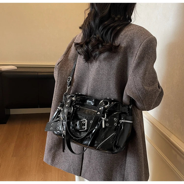 Fashionable Large Capacity Rivet Street Style Women's Tote Bag Shoulder Crossbody Bag Durable Polyester  Commuter Bag