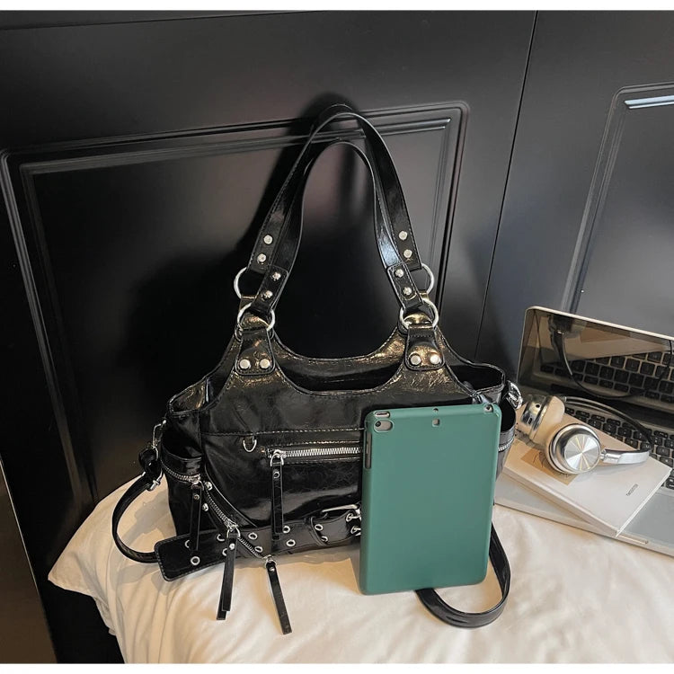 Fashionable Large Capacity Rivet Street Style Women's Tote Bag Shoulder Crossbody Bag Durable Polyester  Commuter Bag