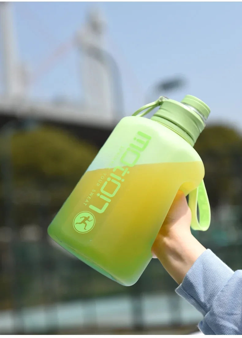 Apex Ritual – ストロー付きスポーツウォーターボトル2L – 目盛り付き大容量フィットネスボトル