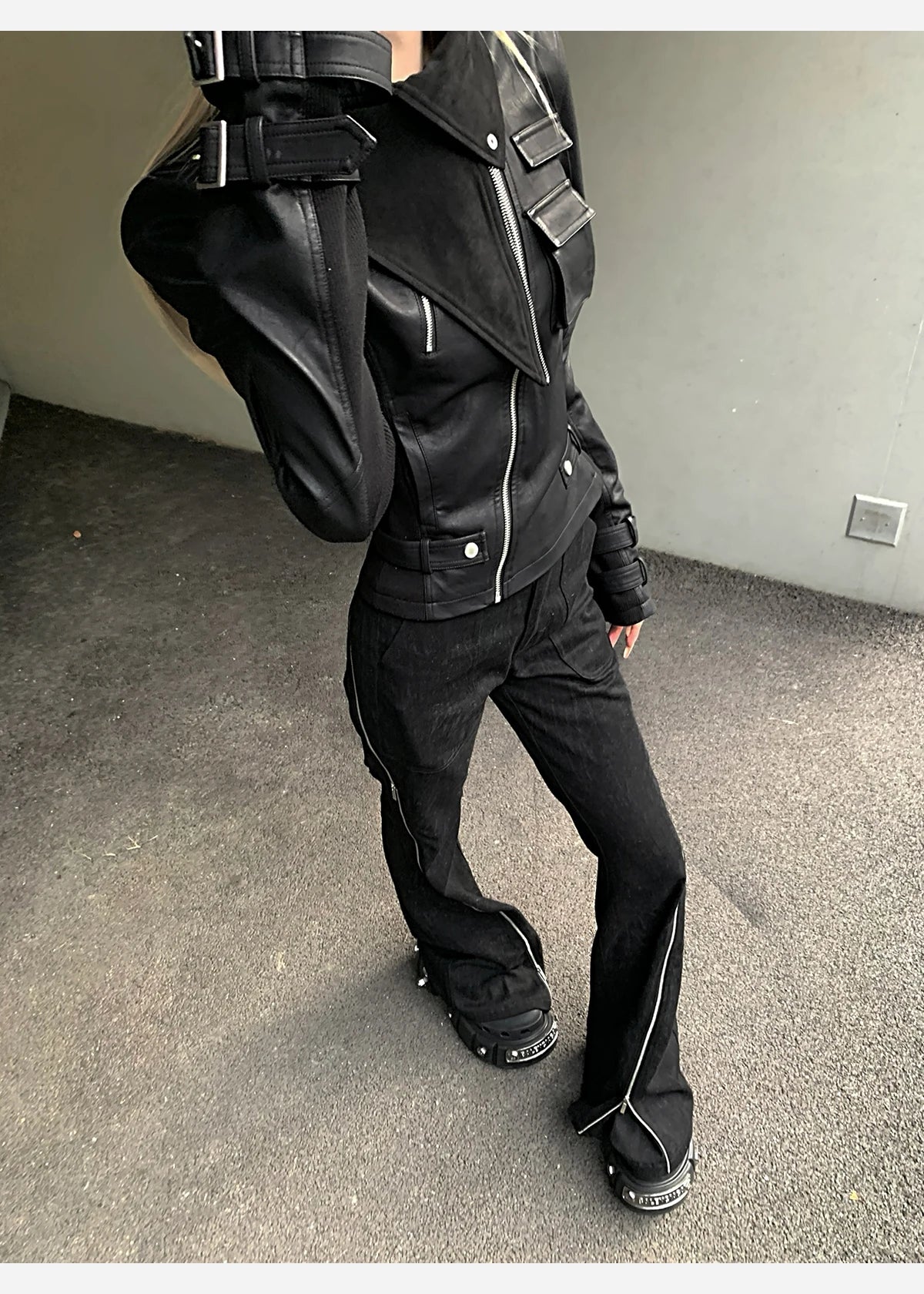 Lautaro Spring Autumn Cool Handsome Short Black Fitted Pu Leather Jacket Women Long Sleeve Zip Up Luxury Designer Clothing 2025