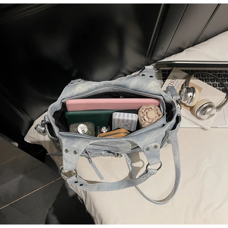 Fashionable Large Capacity Rivet Street Style Women's Tote Bag Shoulder Crossbody Bag Durable Polyester  Commuter Bag