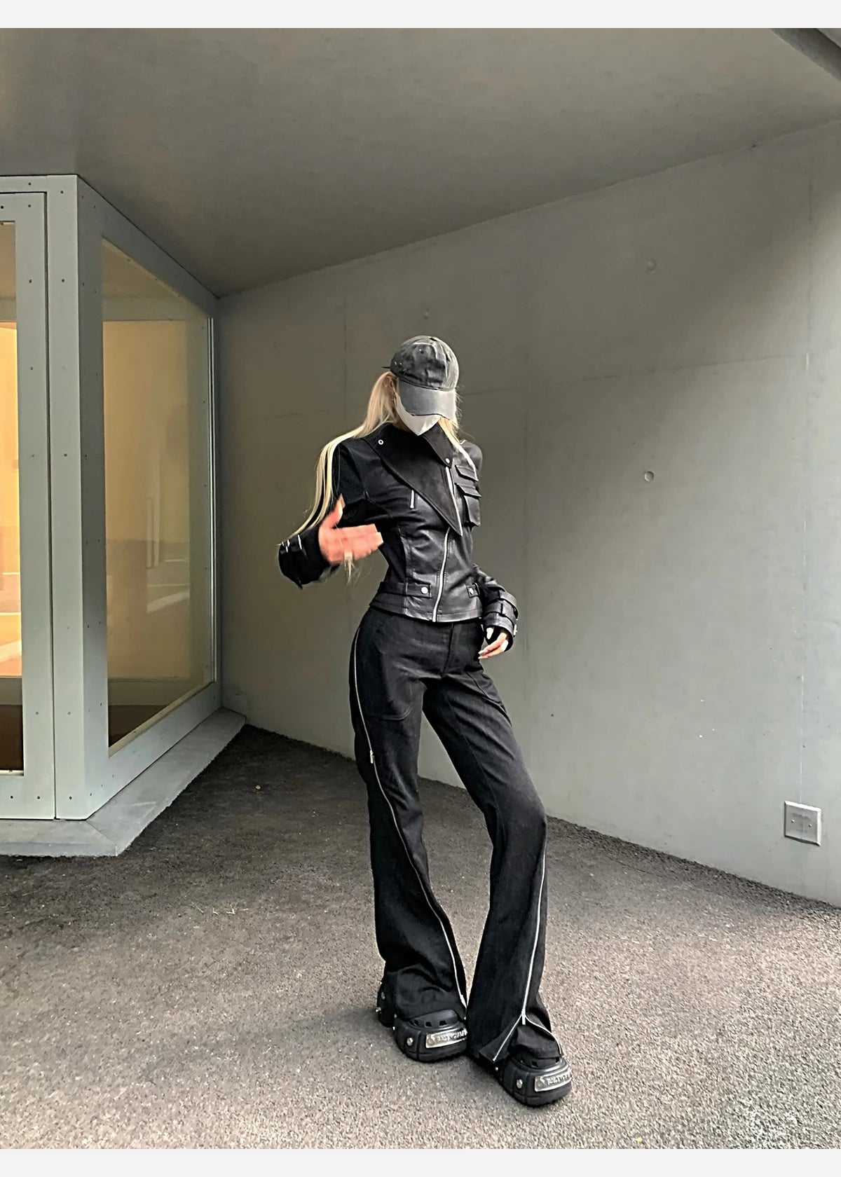 Lautaro Spring Autumn Cool Handsome Short Black Fitted Pu Leather Jacket Women Long Sleeve Zip Up Luxury Designer Clothing 2025