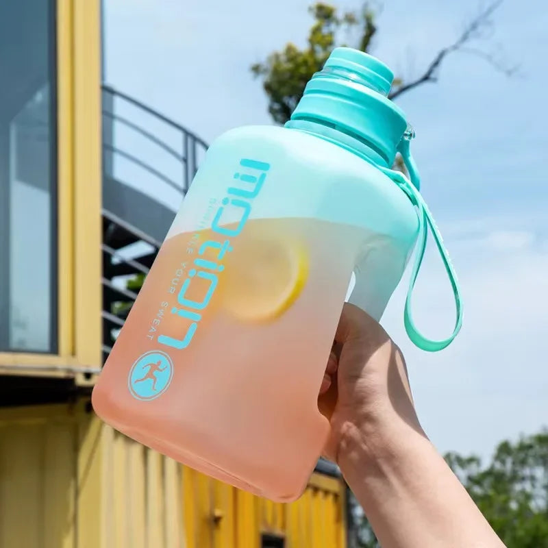 Apex Ritual – ストロー付きスポーツウォーターボトル2L – 目盛り付き大容量フィットネスボトル
