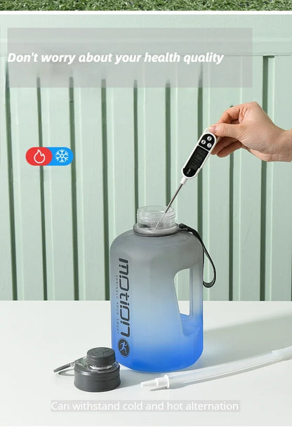 Apex Ritual – ストロー付きスポーツウォーターボトル2L – 目盛り付き大容量フィットネスボトル