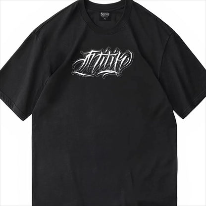 Apex Ritual – チカーノゴシックオーバーサイズTシャツ – ダークスクリプトグラフィックユニセックスストリートウェアTee