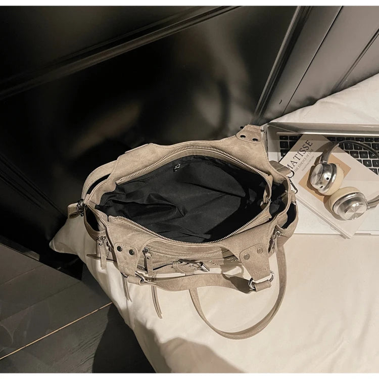 Fashionable Large Capacity Rivet Street Style Women's Tote Bag Shoulder Crossbody Bag Durable Polyester  Commuter Bag